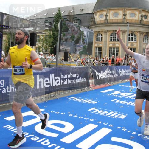 29.06.2025 - hella hamburg halbmarathon Michael Strokosch http://msf.ph/oto/8464058 29.06.2025 10:33:35 Ziel 1053, 4602, 8312, 15326, 16931, 18731, 18854 meine-sportfotos.de