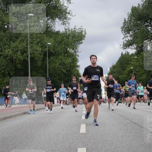 29.06.2025 - hella hamburg halbmarathon Luisa Fischer http://msf.ph/oto/8464100 29.06.2025 10:40:41 Kennedybrücke 11980, 8498, 4097, 17388, 77, 11888, 8843, 8499, 9288, 70159, 2016, 1799, 1339, 1799, 2031, 2480, 4442, 4618, 5640, 6243, 6821, 7085, 7544, 8499, 8843, 9288, 10159 meine-sportfotos.de