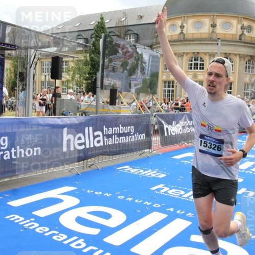 29.06.2025 - hella hamburg halbmarathon Michael Strokosch http://msf.ph/oto/8464101 29.06.2025 10:33:35 Ziel 1053, 4602, 8312, 15326, 16931, 18731, 18854 meine-sportfotos.de
