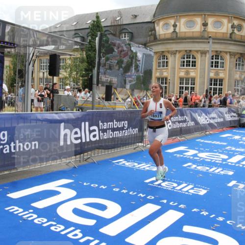 29.06.2025 - hella hamburg halbmarathon Michael Strokosch http://msf.ph/oto/8464157 29.06.2025 10:33:36 Ziel 1053, 8312, 15326, 16931, 18731, 18854 meine-sportfotos.de