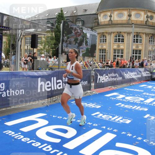 29.06.2025 - hella hamburg halbmarathon Michael Strokosch http://msf.ph/oto/8464191 29.06.2025 10:33:36 Ziel 1053, 8312, 15326, 16931, 18731, 18854 meine-sportfotos.de