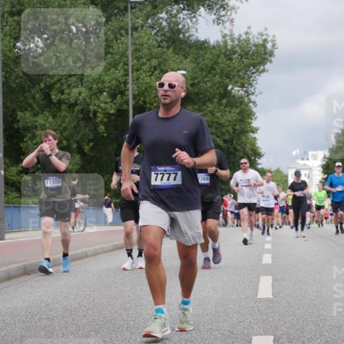 29.06.2025 - hella hamburg halbmarathon Luisa Fischer http://msf.ph/oto/8464204 29.06.2025 10:40:44 Kennedybrücke 11980, 7777, 7388, 14919, 1337, 1799, 2016, 2031, 2480, 4442, 4762, 7085, 7124, 7544, 8499, 8843, 9288, 10159 meine-sportfotos.de