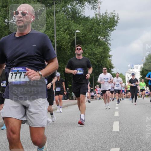 29.06.2025 - hella hamburg halbmarathon Luisa Fischer http://msf.ph/oto/8464230 29.06.2025 10:40:45 Kennedybrücke 119, 7777, 4996, 7388, 14915, 1337, 1799, 2016, 2031, 4442, 4762, 7085, 7124, 7544, 8499, 8843, 9288, 10159 meine-sportfotos.de