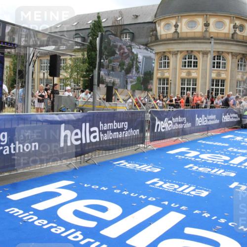 29.06.2025 - hella hamburg halbmarathon Michael Strokosch http://msf.ph/oto/8464269 29.06.2025 10:33:37 Ziel 1053, 2836, 8312, 14975, 15326, 16931, 17191, 18854 meine-sportfotos.de