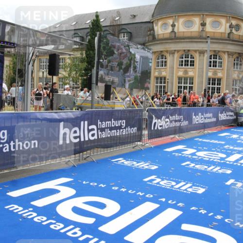 29.06.2025 - hella hamburg halbmarathon Michael Strokosch http://msf.ph/oto/8464322 29.06.2025 10:33:38 Ziel 1053, 1396, 2836, 8312, 12595, 14975, 16931, 17191, 18854 meine-sportfotos.de