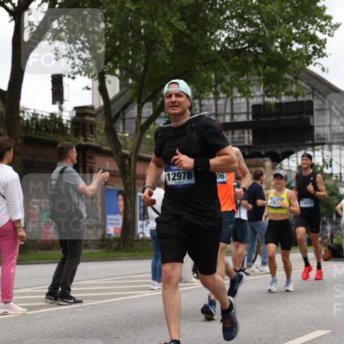 29.06.2025 - hella hamburg halbmarathon Yannick Fuchs http://msf.ph/oto/8464395 29.06.2025 10:57:02 20KM 1114, 1126, 1420, 1427, 1531, 1851, 1881, 2447, 2582, 2683, 2911, 3001, 3182, 3248, 3625, 4389, 4538, 4665, 5058, 5511, 5653, 5708, 5763, 6142, 6311, 6602, 6966, 7453, 8068, 8176, 8478, 8721, 9306, 9554, 9899, 11310, 11402, 12004, 12008, 12571, 12836, 12978, 13739, 13874, 13939, 14677, 14917, 16371, 16420, 16540, 17045, 17096, 17119, 17142, 17818, 17890, 18359, 18452, 18999, 19241 meine-sportfotos.de