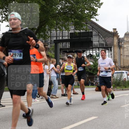 29.06.2025 - hella hamburg halbmarathon Yannick Fuchs http://msf.ph/oto/8464418 29.06.2025 10:57:03 20KM 1114, 1126, 1420, 1427, 1531, 1851, 1881, 2447, 2582, 2683, 2911, 3001, 3182, 3248, 3625, 4389, 4538, 4665, 5058, 5511, 5653, 5708, 5763, 6142, 6966, 7453, 8068, 8176, 8469, 8478, 8721, 9306, 9554, 9899, 11310, 11402, 12004, 12008, 12571, 12836, 12978, 13739, 13874, 13939, 14677, 14917, 16371, 16420, 16540, 17045, 17119, 17142, 17818, 17890, 18359, 18452, 18999, 19241 meine-sportfotos.de