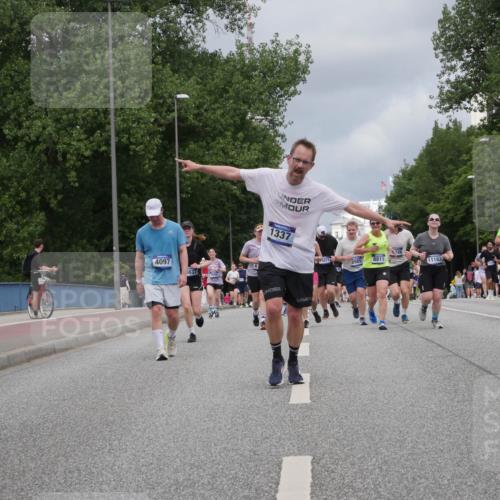 29.06.2025 - hella hamburg halbmarathon Luisa Fischer http://msf.ph/oto/8464452 29.06.2025 10:40:52 Kennedybrücke 4097, 5837, 17696, 1337, 3077, 8985, 8811, 11183, 6955, 1337, 1799, 2016, 2031, 2853, 4762, 5522, 5523, 6955, 7124, 7321, 8499, 8811, 8985, 10836 meine-sportfotos.de