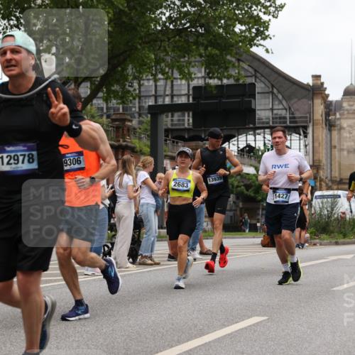 29.06.2025 - hella hamburg halbmarathon Yannick Fuchs http://msf.ph/oto/8464462 29.06.2025 10:57:03 20KM 1114, 1126, 1420, 1427, 1531, 1851, 1881, 2447, 2582, 2683, 2911, 3001, 3182, 3248, 3625, 4389, 4538, 4665, 5058, 5511, 5653, 5708, 5763, 6142, 6966, 7453, 8068, 8176, 8469, 8478, 8721, 9306, 9554, 9899, 11310, 11402, 12004, 12008, 12571, 12836, 12978, 13739, 13874, 13939, 14677, 14917, 16371, 16420, 16540, 17045, 17119, 17142, 17818, 17890, 18359, 18452, 18999, 19241 meine-sportfotos.de