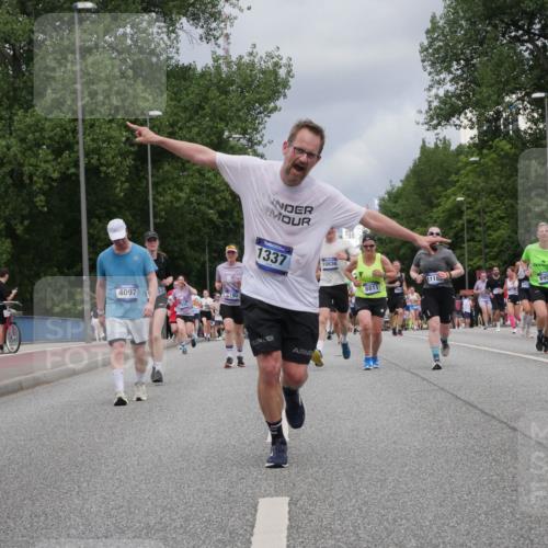 29.06.2025 - hella hamburg halbmarathon Luisa Fischer http://msf.ph/oto/8464484 29.06.2025 10:40:53 Kennedybrücke 4097, 6190, 1337, 10836, 8811, 1118, 173, 6955, 1337, 1799, 2016, 2853, 4762, 5522, 5523, 6955, 7124, 7321, 8811, 8985, 9894, 10506, 10836 meine-sportfotos.de