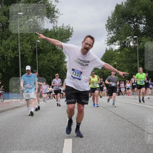 29.06.2025 - hella hamburg halbmarathon Luisa Fischer http://msf.ph/oto/8464495 29.06.2025 10:40:54 Kennedybrücke 4097, 16, 7, 6190, 1337, 8811, 11183, 17389, 6955, 5522, 1337, 1799, 2016, 2853, 4762, 5522, 5523, 6955, 7124, 7321, 8811, 8985, 9894, 10506, 10836 meine-sportfotos.de