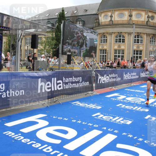 29.06.2025 - hella hamburg halbmarathon Michael Strokosch http://msf.ph/oto/8464518 29.06.2025 10:33:41 Ziel 1053, 1396, 2836, 8312, 12595, 14975, 16755, 17191, 18854 meine-sportfotos.de