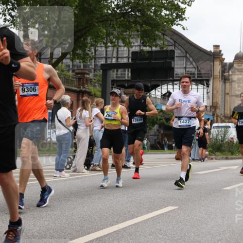 29.06.2025 - hella hamburg halbmarathon Yannick Fuchs http://msf.ph/oto/8464527 29.06.2025 10:57:03 20KM 1114, 1126, 1420, 1427, 1531, 1851, 1881, 2447, 2582, 2683, 2911, 3001, 3182, 3248, 3625, 4389, 4538, 4665, 5058, 5511, 5653, 5708, 5763, 6142, 6966, 7453, 8068, 8176, 8469, 8478, 8721, 9306, 9554, 9899, 11310, 11402, 12004, 12008, 12571, 12836, 12978, 13739, 13874, 13939, 14677, 14917, 16371, 16420, 16540, 17045, 17119, 17142, 17818, 17890, 18359, 18452, 18999, 19241 meine-sportfotos.de