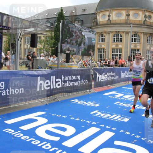29.06.2025 - hella hamburg halbmarathon Michael Strokosch http://msf.ph/oto/8464553 29.06.2025 10:33:41 Ziel 1053, 1396, 2836, 8312, 12595, 14975, 16755, 17191, 18854 meine-sportfotos.de