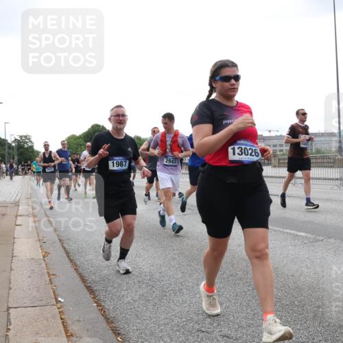 29.06.2025 - hella hamburg halbmarathon Lena Gebhardt http://msf.ph/oto/8464555 29.06.2025 10:32:18 Lombardsbrücke 1987, 2943, 13026, 3022, 10924, 1199, 1311, 1640, 1987, 2349, 2384, 2672, 2943, 3022, 3221, 3239, 3358, 3365, 3653, 3707, 3751, 3752, 3778, 3822, 4314, 4365, 4605, 4857, 4877, 4924, 5156, 5496, 5601, 5658, 5743, 5783, 5871, 5941, 6218, 6228, 6252, 6312, 6315, 6718, 6727, 7135, 7239, 7295, 7344, 7468, 7535, 7570, 7695, 7702, 7789, 7816, 7898, 8124, 8127, 8175, 8303, 8538, 8625, 8787, 8840, 8914, 8993, 9125, 9206, 10002 meine-sportfotos.de