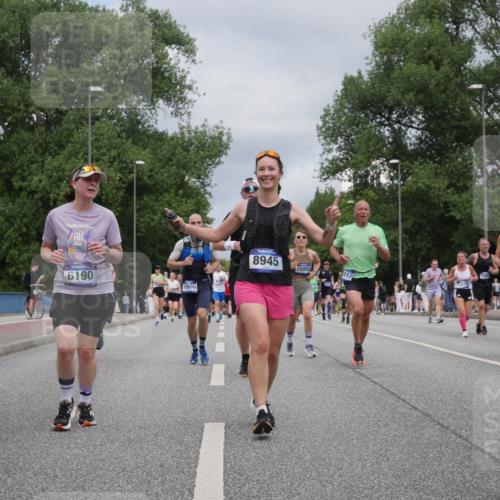 29.06.2025 - hella hamburg halbmarathon Luisa Fischer http://msf.ph/oto/8464630 29.06.2025 10:41:00 Kennedybrücke 07, 6190, 11506, 8945, 15002, 17389, 812, 1365, 1475, 1475, 1985, 2853, 5139, 5522, 5523, 6697, 6955, 7321, 8811, 9894, 10506 meine-sportfotos.de