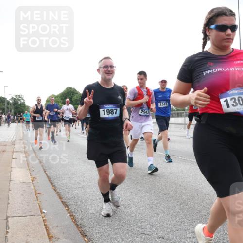 29.06.2025 - hella hamburg halbmarathon Lena Gebhardt http://msf.ph/oto/8464636 29.06.2025 10:32:19 Lombardsbrücke 3022, 1987, 2943, 2349, 13026, 1199, 1311, 1640, 1987, 2349, 2384, 2672, 2943, 3022, 3221, 3239, 3358, 3365, 3653, 3707, 3751, 3752, 3778, 3822, 4314, 4365, 4605, 4857, 4877, 4924, 5156, 5496, 5601, 5658, 5743, 5783, 5871, 5941, 6218, 6228, 6252, 6312, 6315, 6718, 6727, 7135, 7239, 7295, 7344, 7468, 7535, 7570, 7633, 7695, 7702, 7789, 7816, 7898, 8124, 8127, 8175, 8303, 8538, 8625, 8787, 8840, 8914, 8993, 9125, 9206, 10002 meine-sportfotos.de