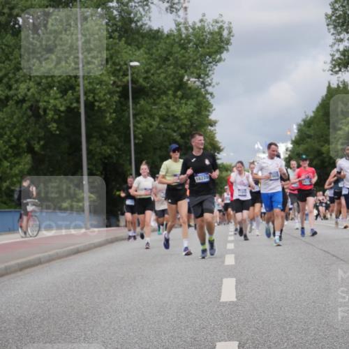 29.06.2025 - hella hamburg halbmarathon Luisa Fischer http://msf.ph/oto/8464692 29.06.2025 10:41:05 Kennedybrücke 16220, 002, 1475, 1985, 3286, 3880, 5139, 6697, 7629, 9524, 9894, 10025, 10506 meine-sportfotos.de