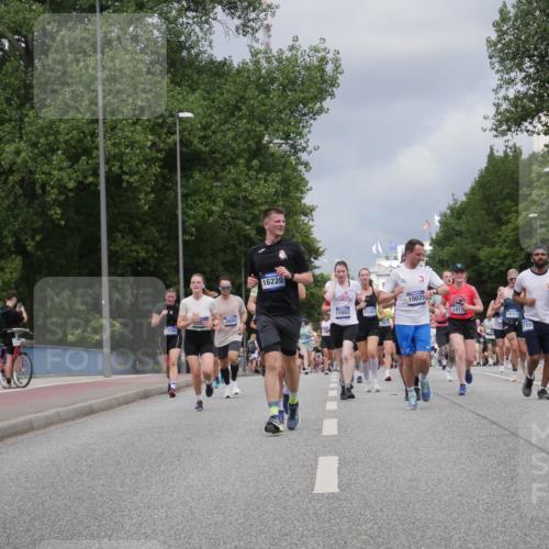 29.06.2025 - hella hamburg halbmarathon Luisa Fischer http://msf.ph/oto/8464705 29.06.2025 10:41:05 Kennedybrücke 17355, 3880, 16220, 10025, 11882, 11457, 1413, 18317, 710, 1475, 1985, 3286, 3880, 5139, 6697, 7629, 9524, 9894, 10025, 10506 meine-sportfotos.de
