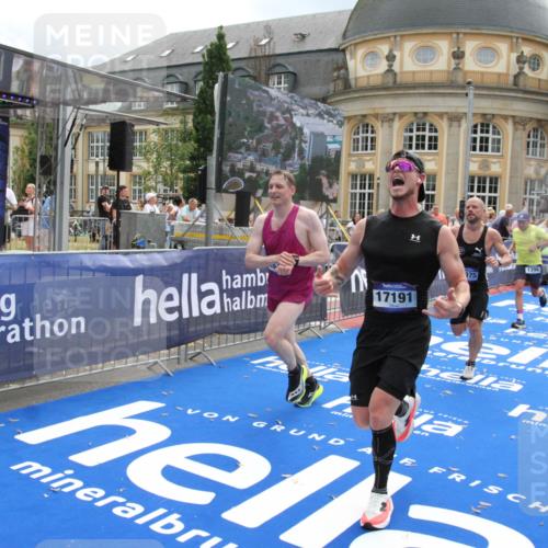 29.06.2025 - hella hamburg halbmarathon Michael Strokosch http://msf.ph/oto/8464708 29.06.2025 10:33:44 Ziel 1053, 1396, 2836, 4246, 5193, 12595, 14975, 16755, 17191 meine-sportfotos.de