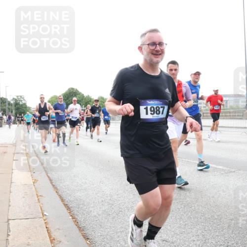 29.06.2025 - hella hamburg halbmarathon Lena Gebhardt http://msf.ph/oto/8464731 29.06.2025 10:32:19 Lombardsbrücke 14494, 3022, 1987, 349, 1092, 1199, 1311, 1640, 1987, 2349, 2384, 2672, 2943, 3022, 3221, 3239, 3358, 3365, 3653, 3707, 3751, 3752, 3778, 3822, 4314, 4365, 4605, 4857, 4877, 4924, 5156, 5496, 5601, 5658, 5743, 5783, 5871, 5941, 6218, 6228, 6252, 6312, 6315, 6718, 6727, 7135, 7239, 7295, 7344, 7468, 7535, 7570, 7633, 7695, 7702, 7789, 7816, 7898, 8124, 8127, 8175, 8303, 8538, 8625, 8787, 8840, 8914, 8993, 9125, 9206, 10002 meine-sportfotos.de