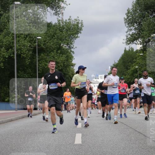 29.06.2025 - hella hamburg halbmarathon Luisa Fischer http://msf.ph/oto/8464732 29.06.2025 10:41:06 Kennedybrücke 17355, 1293, 16220, 6697, 1457, 952, 0025, 14130, 122, 18317, 710, 319, 125, 1475, 1985, 3286, 3880, 5139, 6697, 7629, 9524, 9894, 10025, 10506 meine-sportfotos.de