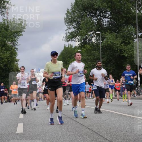 29.06.2025 - hella hamburg halbmarathon Luisa Fischer http://msf.ph/oto/8464773 29.06.2025 10:41:08 Kennedybrücke 5880, 11882, 0, 1145, 6697, 10, 10025, 70, 3, 710, 3286, 7629, 12573, 939, 324, 1475, 1985, 3286, 3880, 5139, 6697, 7629, 9391, 9524, 10025 meine-sportfotos.de