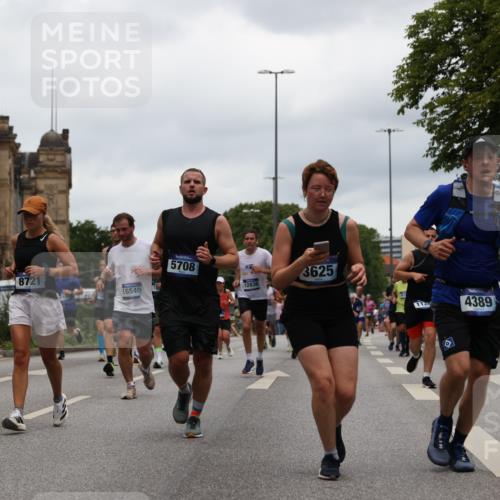 29.06.2025 - hella hamburg halbmarathon Yannick Fuchs http://msf.ph/oto/8464850 29.06.2025 10:57:06 20KM 1126, 1420, 1427, 1531, 1881, 2447, 2582, 2683, 2911, 3182, 3248, 3625, 4389, 4538, 4665, 5058, 5511, 5653, 5708, 5763, 6142, 6966, 7453, 8068, 8176, 8469, 8478, 8721, 9306, 9554, 9899, 11310, 11402, 12004, 12571, 12836, 12978, 13551, 13739, 13874, 13939, 14677, 14917, 15137, 16371, 16420, 16478, 16540, 17045, 17119, 17757, 17818, 17890, 18359, 18452, 18999, 19241 meine-sportfotos.de