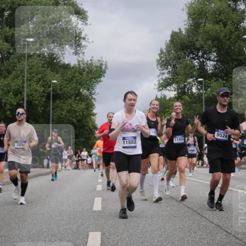 29.06.2025 - hella hamburg halbmarathon Luisa Fischer http://msf.ph/oto/8464866 29.06.2025 10:41:11 Kennedybrücke 17355, 388, 11882, 145, 11456, 9524, 14130, 18317, 1985, 2124, 3010, 3246, 3286, 3880, 5875, 6697, 7629, 8696, 9391, 9524, 10025, 10146 meine-sportfotos.de