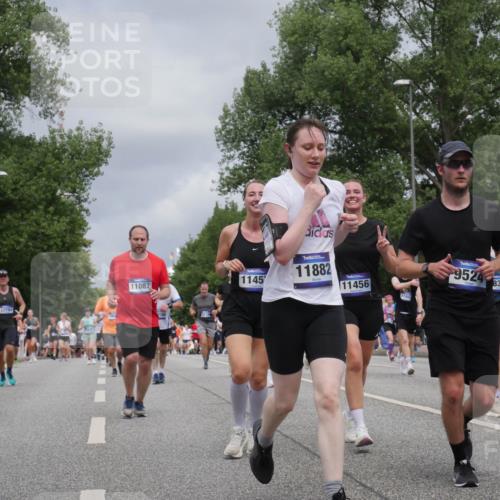 29.06.2025 - hella hamburg halbmarathon Luisa Fischer http://msf.ph/oto/8464899 29.06.2025 10:41:12 Kennedybrücke 17794, 11087, 1145, 11882, 11456, 9524, 8311, 9391, 1578, 1985, 2124, 3010, 3246, 3286, 3880, 5875, 6697, 7629, 8696, 9391, 9524, 10025, 10146 meine-sportfotos.de