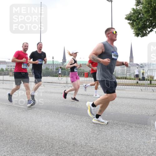 29.06.2025 - hella hamburg halbmarathon Lena Gebhardt http://msf.ph/oto/8464964 29.06.2025 10:32:21 Lombardsbrücke 14494, 3778, 707, 14099, 1199, 1311, 1640, 1987, 2349, 2384, 2943, 3022, 3221, 3239, 3358, 3365, 3653, 3670, 3707, 3752, 3778, 3822, 4314, 4365, 4605, 4857, 4924, 5156, 5496, 5601, 5658, 5743, 5783, 5871, 5941, 6218, 6228, 6252, 6312, 6315, 6718, 6727, 7135, 7239, 7295, 7308, 7309, 7344, 7468, 7531, 7535, 7570, 7633, 7695, 7702, 7749, 7789, 7816, 7898, 8124, 8127, 8175, 8303, 8538, 8625, 8787, 8840, 8914, 8993, 9010, 9125, 9206, 10002 meine-sportfotos.de