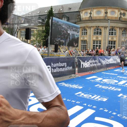 29.06.2025 - hella hamburg halbmarathon Michael Strokosch http://msf.ph/oto/8464973 29.06.2025 10:33:46 Ziel 1396, 2228, 2746, 2836, 4246, 5193, 12595, 14975, 16755, 17191 meine-sportfotos.de