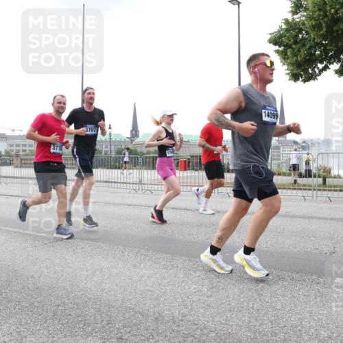 29.06.2025 - hella hamburg halbmarathon Lena Gebhardt http://msf.ph/oto/8464990 29.06.2025 10:32:21 Lombardsbrücke 14494, 3778, 3707, 14099, 1199, 1311, 1640, 1987, 2349, 2384, 2943, 3022, 3221, 3239, 3358, 3365, 3653, 3670, 3707, 3752, 3778, 3822, 4314, 4365, 4605, 4857, 4924, 5156, 5496, 5601, 5658, 5743, 5783, 5871, 5941, 6218, 6228, 6252, 6312, 6315, 6718, 6727, 7135, 7239, 7295, 7308, 7309, 7344, 7468, 7531, 7535, 7570, 7633, 7695, 7702, 7749, 7789, 7816, 7898, 8124, 8127, 8175, 8303, 8538, 8625, 8787, 8840, 8914, 8993, 9010, 9125, 9206, 10002 meine-sportfotos.de
