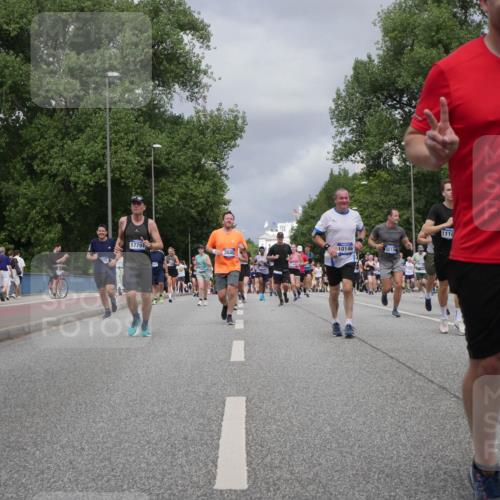 29.06.2025 - hella hamburg halbmarathon Luisa Fischer http://msf.ph/oto/8465021 29.06.2025 10:41:16 Kennedybrücke 17794, 10146, 3010, 2640, 1116, 11087, 1578, 2124, 3010, 3246, 3286, 3880, 4414, 5875, 8696, 9391, 9524, 10146 meine-sportfotos.de