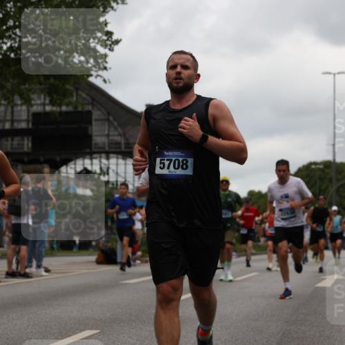 29.06.2025 - hella hamburg halbmarathon Yannick Fuchs http://msf.ph/oto/8465043 29.06.2025 10:57:07 20KM 1126, 1420, 1427, 1881, 2424, 2447, 2582, 2683, 2911, 3182, 3248, 3625, 4389, 4538, 4665, 5058, 5511, 5653, 5708, 5763, 6142, 6966, 7453, 8068, 8176, 8469, 8478, 8721, 9306, 9554, 9899, 10128, 11310, 11402, 12004, 12571, 12836, 12978, 13551, 13739, 13874, 13939, 14677, 14917, 15137, 16371, 16420, 16478, 16540, 17045, 17757, 17818, 17890, 18355, 18359, 18452, 18999, 19241 meine-sportfotos.de