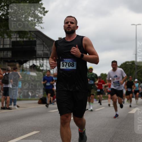 29.06.2025 - hella hamburg halbmarathon Yannick Fuchs http://msf.ph/oto/8465059 29.06.2025 10:57:07 20KM 1126, 1420, 1427, 1881, 2424, 2447, 2582, 2683, 2911, 3182, 3248, 3625, 4389, 4538, 4665, 5058, 5511, 5653, 5708, 5763, 6142, 6966, 7453, 8068, 8176, 8469, 8478, 8721, 9306, 9554, 9899, 10128, 11310, 11402, 12004, 12571, 12836, 12978, 13551, 13739, 13874, 13939, 14677, 14917, 15137, 16371, 16420, 16478, 16540, 17045, 17757, 17818, 17890, 18355, 18359, 18452, 18999, 19241 meine-sportfotos.de