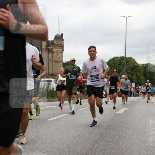 29.06.2025 - hella hamburg halbmarathon Yannick Fuchs http://msf.ph/oto/8465082 29.06.2025 10:57:08 20KM 1126, 1420, 1427, 1881, 2424, 2582, 2683, 3182, 3248, 3625, 4389, 4538, 4665, 5058, 5511, 5653, 5708, 5763, 6142, 6966, 7453, 8176, 8469, 8478, 8721, 9124, 9306, 9554, 9899, 10128, 11310, 11402, 12004, 12571, 12836, 12978, 13528, 13551, 13739, 13874, 13939, 14917, 15137, 16371, 16420, 16478, 16540, 17045, 17757, 17818, 17890, 18355, 18359, 18452, 18999, 19241 meine-sportfotos.de