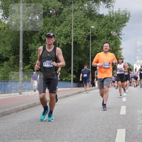 29.06.2025 - hella hamburg halbmarathon Luisa Fischer http://msf.ph/oto/8465109 29.06.2025 10:41:18 Kennedybrücke 1779, 2640, 18744, 4414, 633, 1578, 2124, 3010, 3246, 3286, 4414, 5875, 8539, 8696, 9391, 10146 meine-sportfotos.de