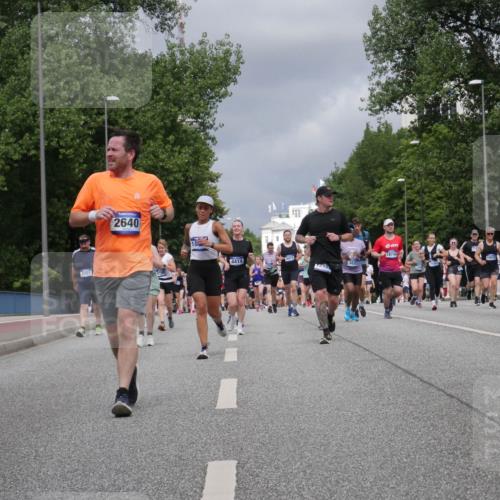 29.06.2025 - hella hamburg halbmarathon Luisa Fischer http://msf.ph/oto/8465126 29.06.2025 10:41:19 Kennedybrücke 52, 2640, 18744, 4414, 3633, 7299, 1578, 2124, 3010, 3246, 3633, 3636, 4414, 5875, 8539, 8696, 9391, 10146 meine-sportfotos.de