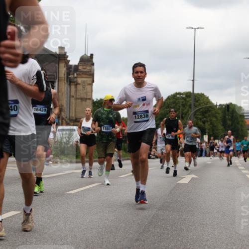 29.06.2025 - hella hamburg halbmarathon Yannick Fuchs http://msf.ph/oto/8465131 29.06.2025 10:57:08 20KM 1126, 1420, 1427, 1881, 2424, 2582, 2683, 3182, 3248, 3625, 4389, 4538, 4665, 5058, 5511, 5653, 5708, 5763, 6142, 6966, 7453, 8176, 8469, 8478, 8721, 9124, 9306, 9554, 9899, 10128, 11310, 11402, 12004, 12571, 12836, 12978, 13528, 13551, 13739, 13874, 13939, 14917, 15137, 16371, 16420, 16478, 16540, 17045, 17757, 17818, 17890, 18355, 18359, 18452, 18999, 19241 meine-sportfotos.de