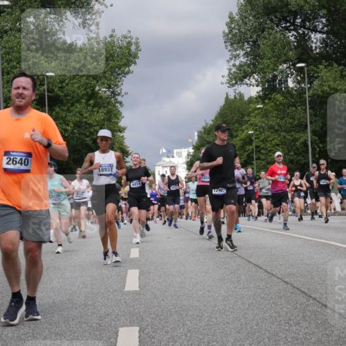 29.06.2025 - hella hamburg halbmarathon Luisa Fischer http://msf.ph/oto/8465137 29.06.2025 10:41:20 Kennedybrücke 2640, 11421, 8198, 18937, 4414, 4921, 1289, 12997, 18744, 8539, 1578, 2124, 3010, 3246, 3633, 3636, 4414, 5875, 8539, 8696, 9391, 10146 meine-sportfotos.de