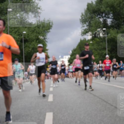 29.06.2025 - hella hamburg halbmarathon Luisa Fischer http://msf.ph/oto/8465168 29.06.2025 10:41:20 Kennedybrücke 2640, 1578, 2124, 3010, 3246, 3633, 3636, 4414, 5875, 8539, 8696, 9391, 10146 meine-sportfotos.de