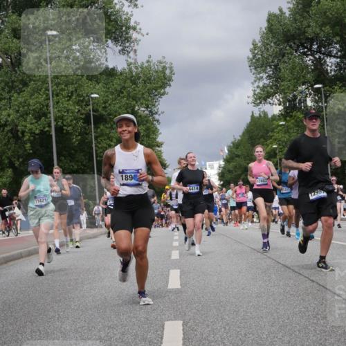 29.06.2025 - hella hamburg halbmarathon Luisa Fischer http://msf.ph/oto/8465191 29.06.2025 10:41:21 Kennedybrücke 11421, 9247, 001, 819, 1898, 4414, 492, 1394, 12892, 5417, 1299, 18744, 1578, 2124, 3010, 3246, 3633, 3636, 4414, 4921, 5875, 8539, 8696, 10146 meine-sportfotos.de