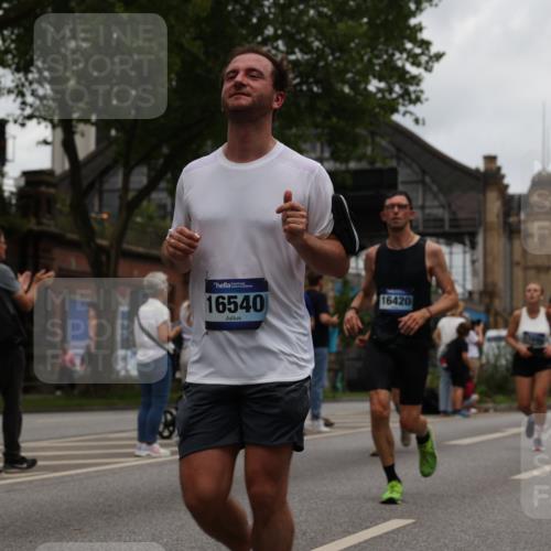 29.06.2025 - hella hamburg halbmarathon Yannick Fuchs http://msf.ph/oto/8465200 29.06.2025 10:57:09 20KM 1126, 1420, 1427, 1881, 2424, 2582, 2683, 3182, 3248, 3625, 4389, 4538, 4665, 5058, 5511, 5653, 5708, 5734, 5763, 6142, 6631, 6966, 7453, 8176, 8469, 8478, 8721, 8822, 9124, 9306, 9554, 9899, 10128, 11310, 11402, 12004, 12571, 12836, 12978, 13528, 13551, 13739, 13939, 14917, 15137, 16371, 16420, 16478, 16540, 17045, 17757, 17818, 17890, 18028, 18355, 18359, 18452, 18999, 19241 meine-sportfotos.de