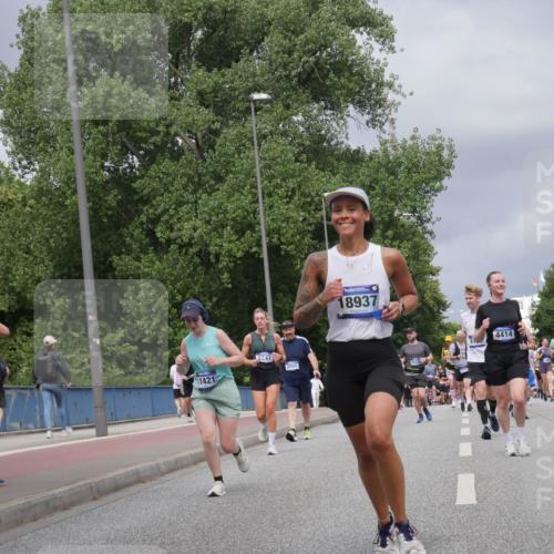 29.06.2025 - hella hamburg halbmarathon Luisa Fischer http://msf.ph/oto/8465206 29.06.2025 10:41:22 Kennedybrücke 11421, 9247, 2001, 18937, 4414, 12892, 1578, 2124, 3010, 3246, 3633, 3635, 3636, 4414, 4921, 5790, 5875, 7148, 8539, 8696, 10146 meine-sportfotos.de
