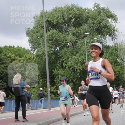 29.06.2025 - hella hamburg halbmarathon Luisa Fischer http://msf.ph/oto/8465211 29.06.2025 10:41:22 Kennedybrücke 11421, 924, 18937, 8, 15329, 8199, 4414, 1578, 2124, 3010, 3246, 3633, 3635, 3636, 4414, 4921, 5790, 5875, 7148, 8539, 8696, 10146 meine-sportfotos.de