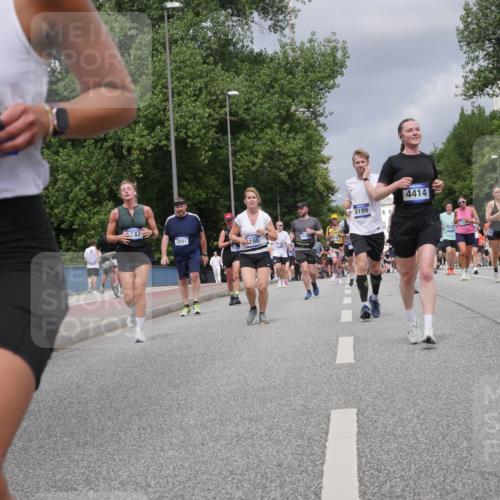 29.06.2025 - hella hamburg halbmarathon Luisa Fischer http://msf.ph/oto/8465230 29.06.2025 10:41:23 Kennedybrücke 8937, 247, 8199, 2001, 198, 4414, 1791, 15417, 128, 1394, 1578, 1901, 3010, 3246, 3633, 3635, 3636, 4414, 4921, 5790, 7148, 7244, 8539, 8696, 10146 meine-sportfotos.de