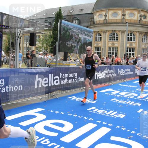 29.06.2025 - hella hamburg halbmarathon Michael Strokosch http://msf.ph/oto/8465233 29.06.2025 10:33:52 Ziel 1743, 2228, 2243, 2746, 4246, 5193, 10865, 13771, 14310, 14466, 16243 meine-sportfotos.de