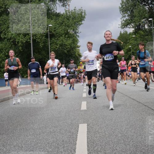 29.06.2025 - hella hamburg halbmarathon Luisa Fischer http://msf.ph/oto/8465239 29.06.2025 10:41:24 Kennedybrücke 92, 2001, 8198, 15329, 4414, 8199, 15417, 8, 12892, 1394, 1578, 1901, 3633, 3635, 3636, 4414, 4921, 5790, 7148, 7244, 8539 meine-sportfotos.de