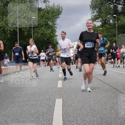 29.06.2025 - hella hamburg halbmarathon Luisa Fischer http://msf.ph/oto/8465262 29.06.2025 10:41:24 Kennedybrücke 9247, 2001, 8198, 15329, 8199, 4414, 15417, 3635, 7148, 155, 12892, 1394, 1578, 1901, 3633, 3635, 3636, 4414, 4921, 5790, 7148, 7244, 8539 meine-sportfotos.de